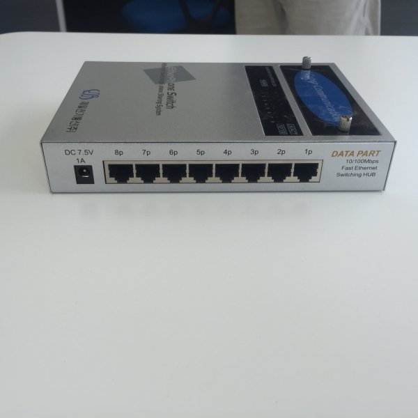 HUB网线接线器,HUB网络集线器,交换机,交换器 HUB网线接线器,HUB网络集线器,交换机,交换器